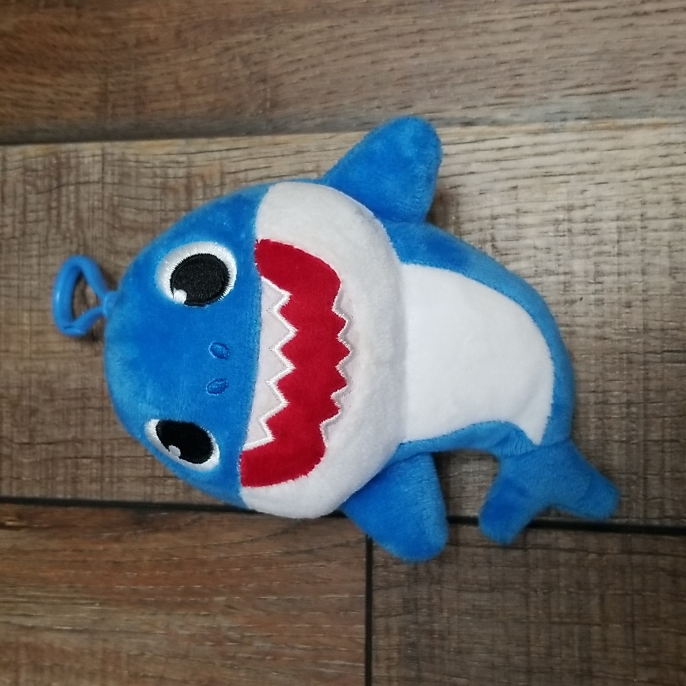 Baby Shark blue daddy key chain plush stuffed toy pink fong